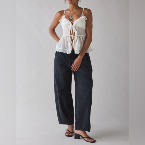 🟤NWT KIMCHI BLUE Beau Cascading Ruffle
Tie-Front Flyaway Cami in White - Picture 4 of 4